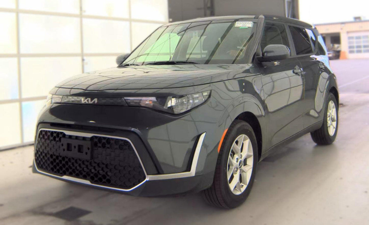 Certified 2025 Kia Soul LX w/ LX Technology Package FWD image 1