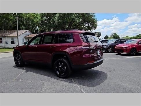 Used 2024 Jeep Grand Cherokee L Laredo image 25