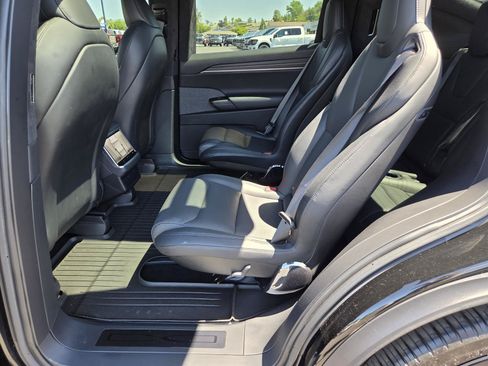 Used 2025 Tesla Model X AWD/4WD image 13
