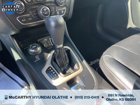 Used 2016 Jeep Cherokee Limited image 10