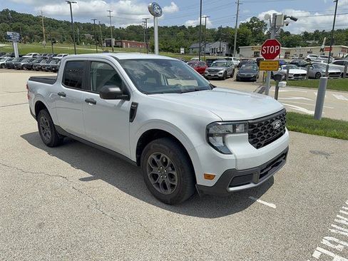 Certified 2025 Ford Maverick XLT w/ Equipment Group 302A AWD/4WD image 4