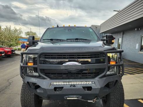 Used 2019 Ford F250 Lariat w/ Lariat Ultimate Package image 4