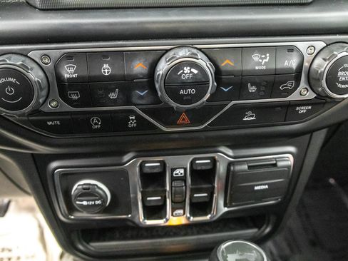 Used 2022 Jeep Wrangler Unlimited Sahara image 28