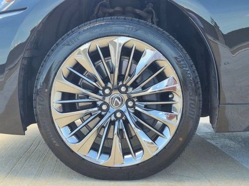 Used 2018 Lexus LS 500 AWD w/ Luxury Package image 23
