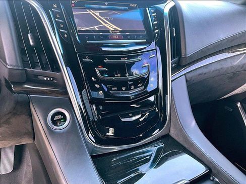 Used 2016 Cadillac Escalade Platinum AWD/4WD image 22