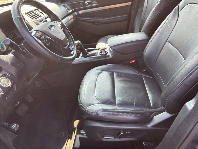 Used 2018 Ford Explorer XLT w/ Equipment Group 202A FWD image 18