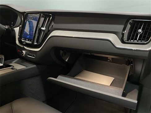 Used 2025 Volvo XC60 B5 Plus image 58