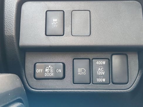 Used 2020 Toyota Tacoma TRD Off-Road image 31