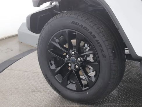 Used 2025 Jeep Wrangler Sahara 4xe image 13