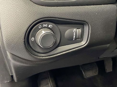 Used 2023 Jeep Renegade Latitude AWD/4WD image 18