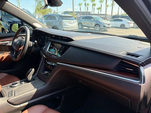 Certified 2022 Cadillac XT5 Premium Luxury FWD image 14