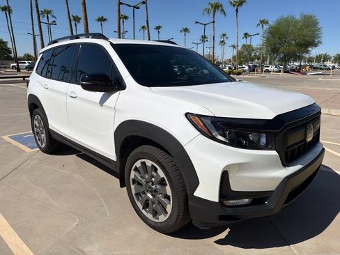 Used 2025 Honda Passport Black Edition image 2
