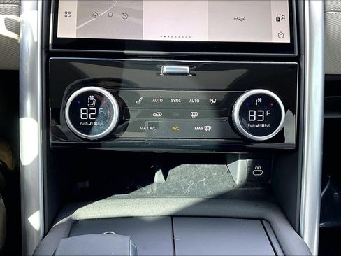 Used 2025 Land Rover Discovery Dynamic SE image 38