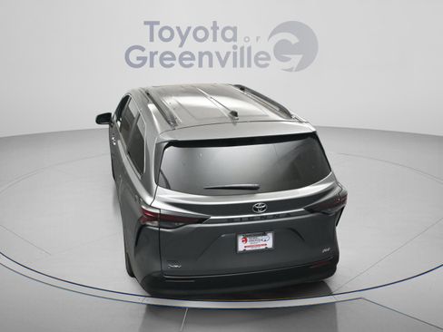 Used 2026 Toyota Sienna XLE FWD image 12