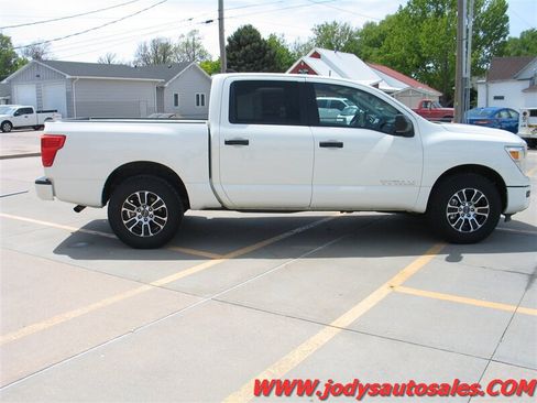 Used 2024 Nissan Titan SV AWD/4WD image 38