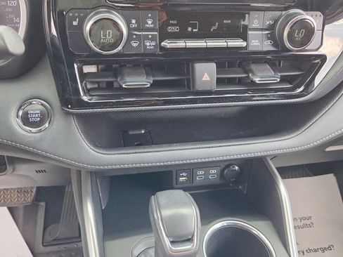Used 2022 Toyota Highlander XSE AWD/4WD image 19