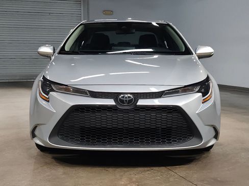 Used 2021 Toyota Corolla LE image 2