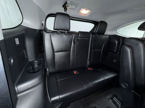 Used 2022 Toyota Highlander XLE AWD/4WD image 8