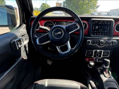 Used 2018 Jeep Wrangler Unlimited Rubicon AWD/4WD image 3