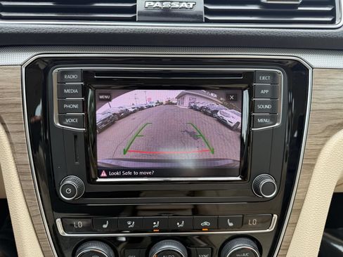 Used 2018 Volkswagen Passat 2.0T SE FWD image 17