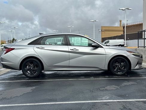 Used 2021 Hyundai Elantra SEL FWD image 2