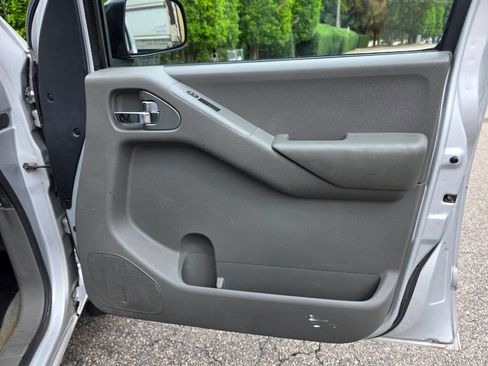 Used 2012 Nissan Frontier SV AWD/4WD image 25