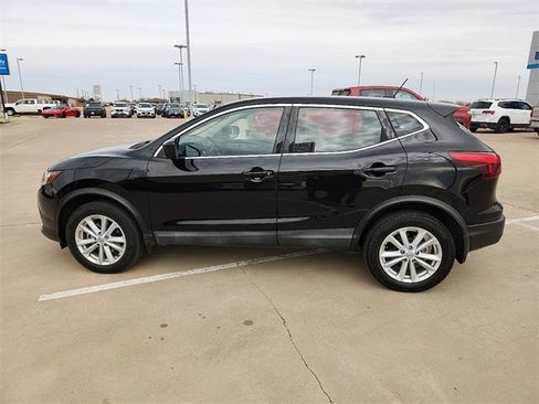 Used 2018 Nissan Rogue Sport S w/ S Appearance Package image 2
