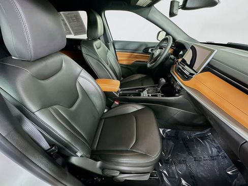 Certified 2024 Jeep Compass Limited image 36