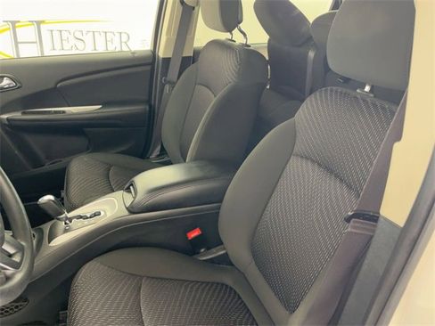 Used 2019 Dodge Journey SE image 13