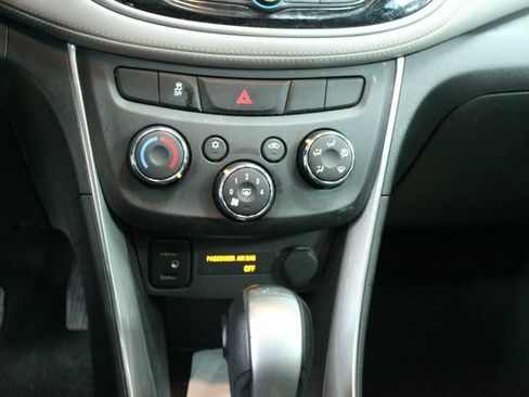 Used 2017 Chevrolet Trax LT w/ Sun & Sound Package FWD image 19