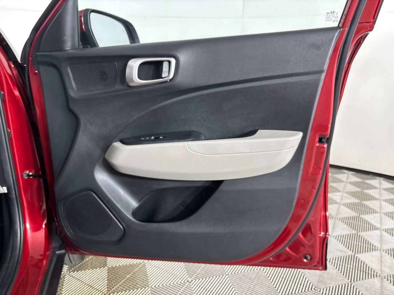 Used 2024 Hyundai Venue SEL FWD image 28