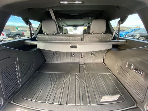 Used 2023 Chevrolet Suburban Z71 w/ Z71 Off-Road Package image 17