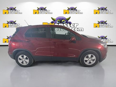 Used 2021 Chevrolet Trax LS w/ Tint and Cruise Package FWD image 4