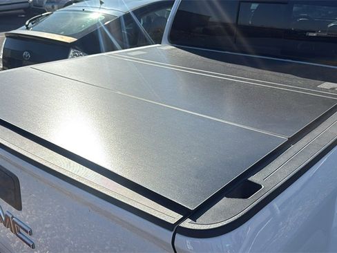 Used 2018 GMC Canyon SLE w/ SLE Convenience Package image 10