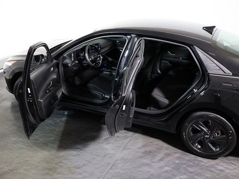 Used 2023 Hyundai Elantra SEL FWD image 5