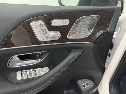 Used 2025 Mercedes-Benz GLS 450 4MATIC image 10