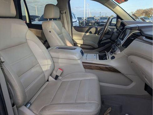Used 2020 GMC Yukon Denali w/ Denali Premium Package image 27