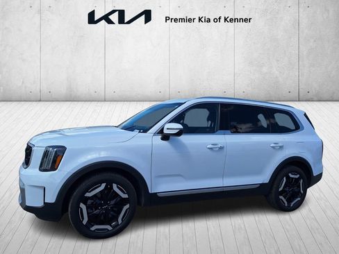 Used 2023 Kia Telluride EX w/ EX Captain's Chair Package FWD image 1
