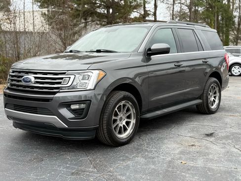 Used 2018 Ford Expedition XLT image 3