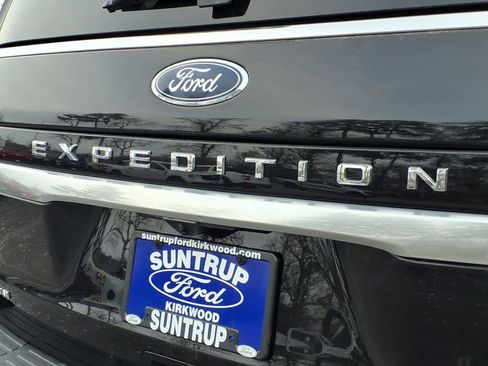 Used 2023 Ford Expedition Max Platinum image 34