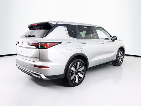 Used 2025 Mitsubishi Outlander SE AWD/4WD image 11