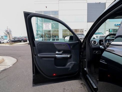 Used 2022 Mercedes-Benz GLB 250 4MATIC image 37