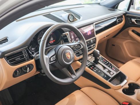 Certified 2026 Porsche Macan AWD/4WD image 4