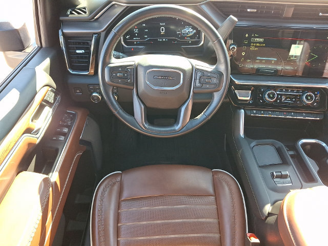 Used 2024 GMC Sierra 3500 Denali Ultimate AWD/4WD image 3