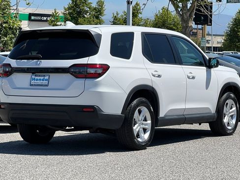 Certified 2024 Honda Pilot LX image 8