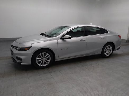 Used 2018 Chevrolet Malibu LT w/ Leather Package FWD image 2