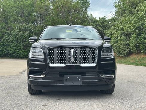 Used 2018 Lincoln Navigator Select AWD/4WD image 3