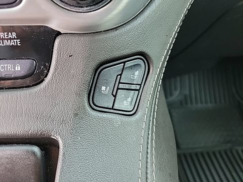 Used 2020 GMC Yukon SLT w/ Premium Edition RWD image 23