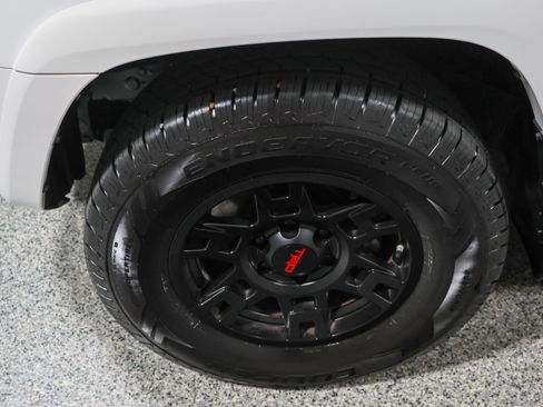 Used 2021 Toyota 4Runner SR5 Premium w/ Moonroof Package AWD/4WD image 11