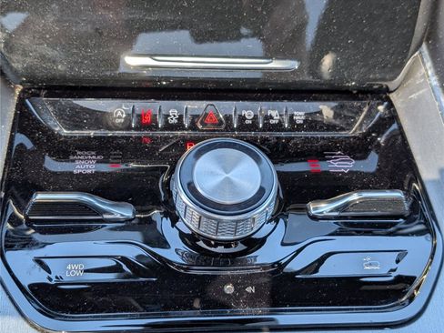 Used 2024 Jeep Wagoneer L Series II w/ Convenience Group I image 30